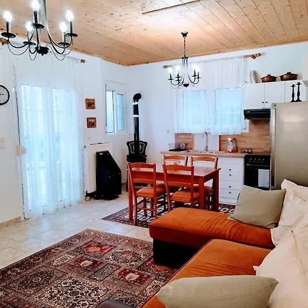 Cozy For 4 Ferienhaus Lávdhas