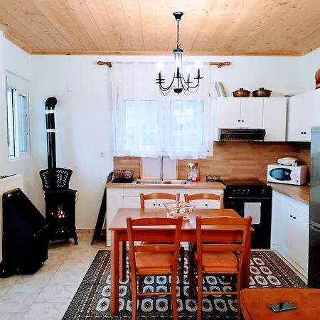 Cozy For 4 Ferienhaus Lávdhas